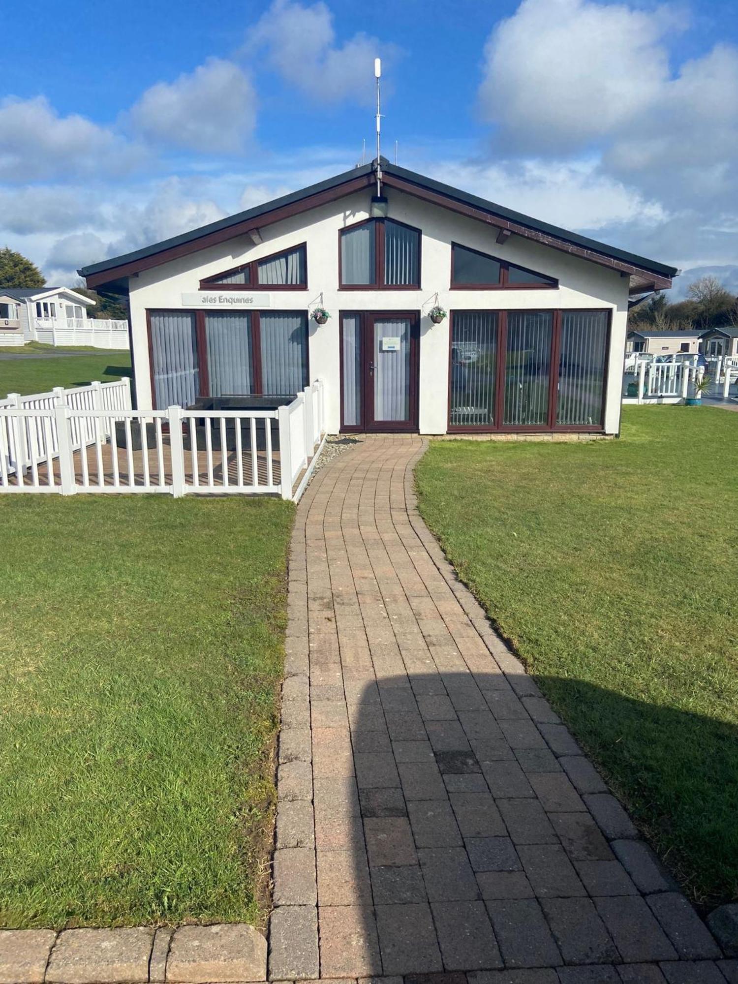 Ger-Y-Bwlch - Spacious Static On 5Star Site With Swimming Pool 本莱赫 外观 照片